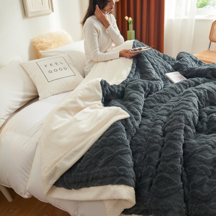 91家纺网 家纺一手货源 找家纺 吾秀家居 2022新款贝贝绒双层舒棉毯 舒棉毯深灰