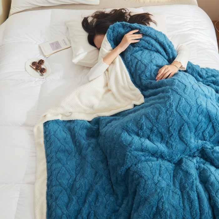 91家纺网 家纺一手货源 找家纺 吾秀家居 2022新款贝贝绒双层舒棉毯 舒棉毯中蓝