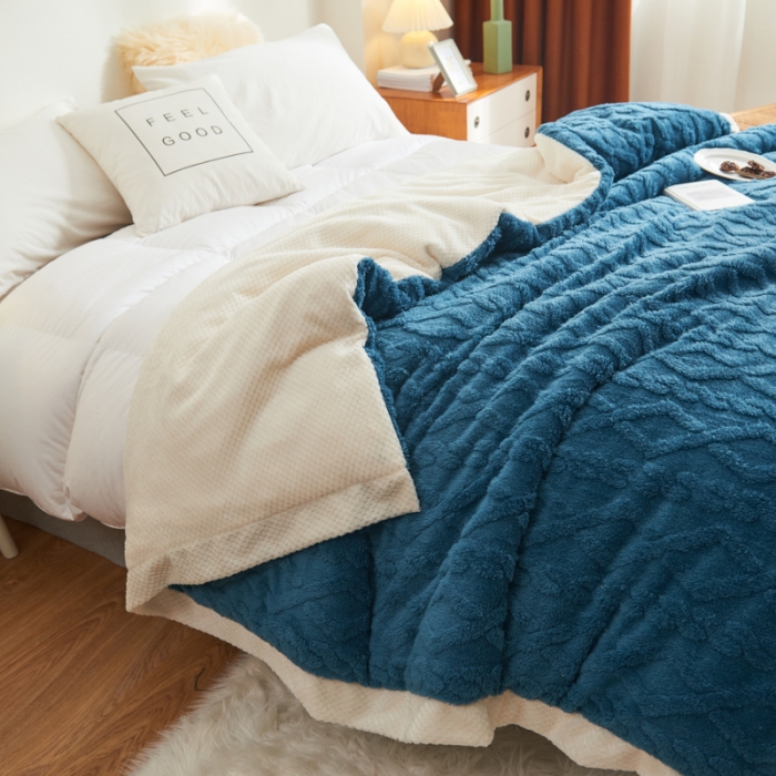 91家纺网 家纺一手货源 找家纺 吾秀家居 2022新款贝贝绒双层舒棉毯 舒棉毯中蓝