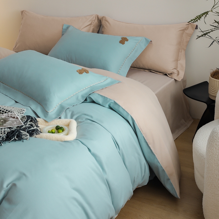 91家纺网 家纺一手货源 找家纺 沐白家纺 2022精梳火山全棉小磨毛纯色系列四件套 黛水蓝丨鱼肚白