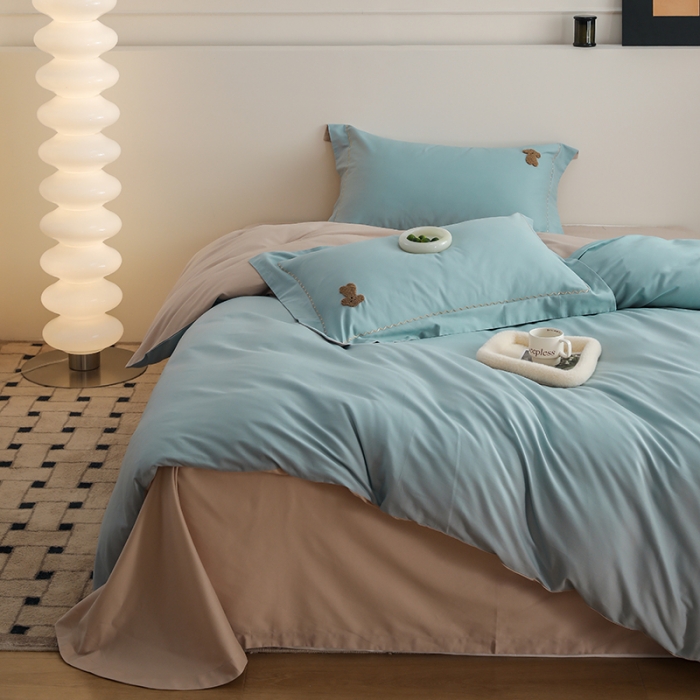 91家纺网 家纺一手货源 找家纺 沐白家纺 2022精梳火山全棉小磨毛纯色系列四件套 黛水蓝丨鱼肚白