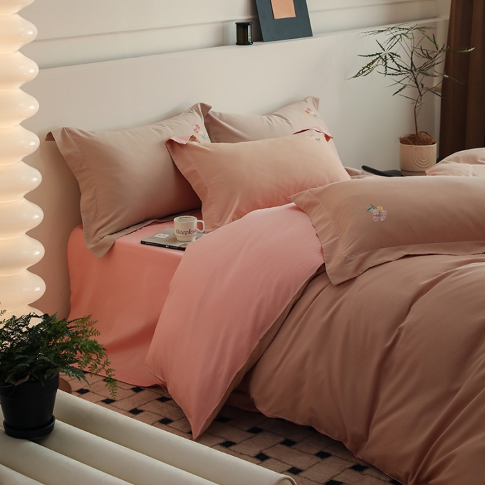 91家纺网 家纺一手货源 找家纺 沐白家纺 2022精梳火山全棉小磨毛纯色系列四件套 奶油咖丨初恋粉