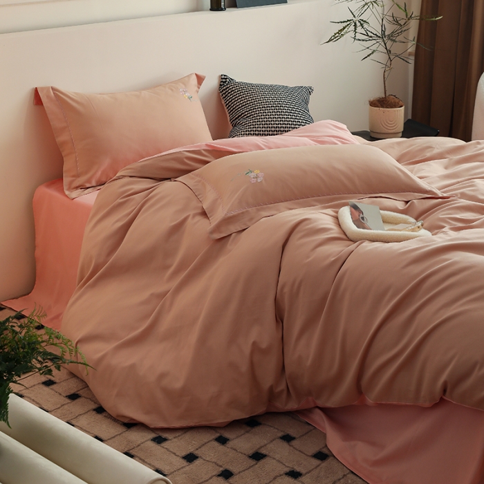 91家纺网 家纺一手货源 找家纺 沐白家纺 2022精梳火山全棉小磨毛纯色系列四件套 奶油咖丨初恋粉