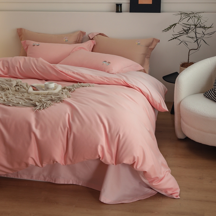 91家纺网 家纺一手货源 找家纺 沐白家纺 2022精梳火山全棉小磨毛纯色系列四件套 樱草粉丨初恋粉