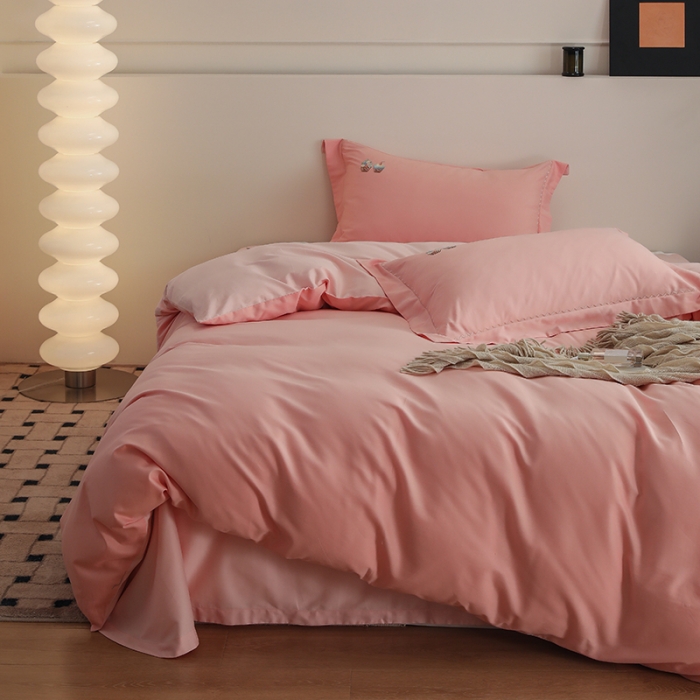 91家纺网 家纺一手货源 找家纺 沐白家纺 2022精梳火山全棉小磨毛纯色系列四件套 樱草粉丨初恋粉