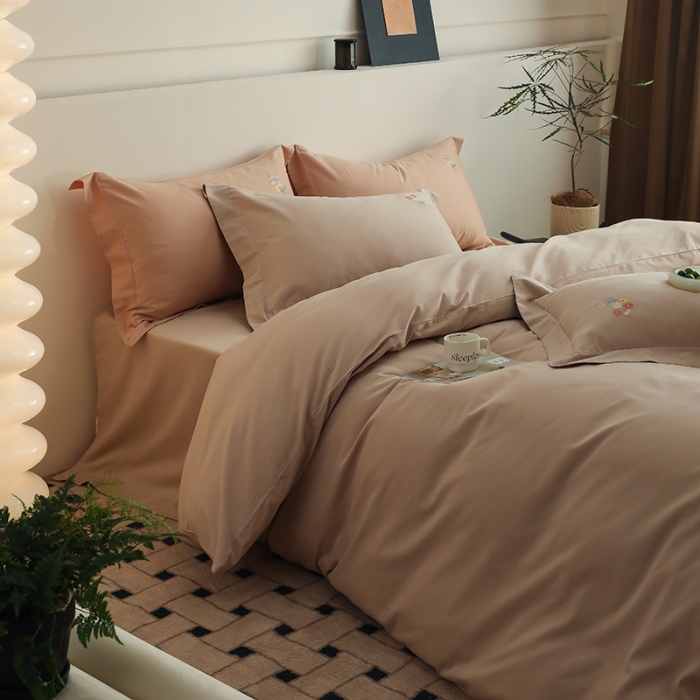 91家纺网 家纺一手货源 找家纺 沐白家纺 2022精梳火山全棉小磨毛纯色系列四件套 鱼肚白