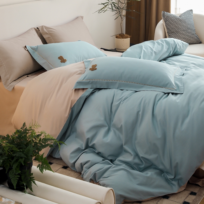 91家纺网 家纺一手货源 找家纺 沐白家纺 2022精梳火山全棉小磨毛纯色系列-单品被套 黛水蓝丨鱼肚白