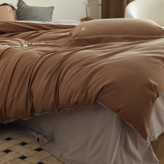 91家纺网 家纺一手货源 找家纺 沐白家纺 2022精梳火山全棉小磨毛纯色系列-单品被套 桦茶棕丨苏木灰