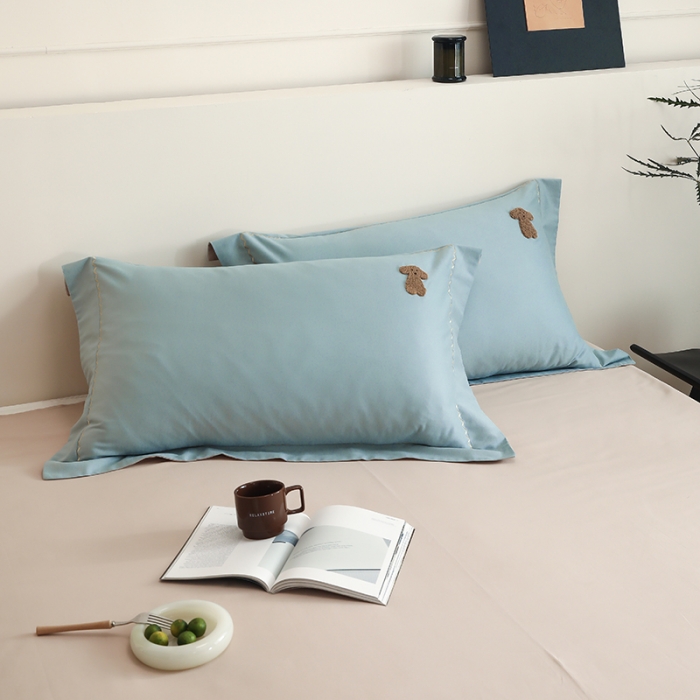 91家纺网 家纺一手货源 找家纺 沐白家纺 2022精梳火山全棉小磨毛纯色系列-单品枕套 黛水蓝丨鱼肚白