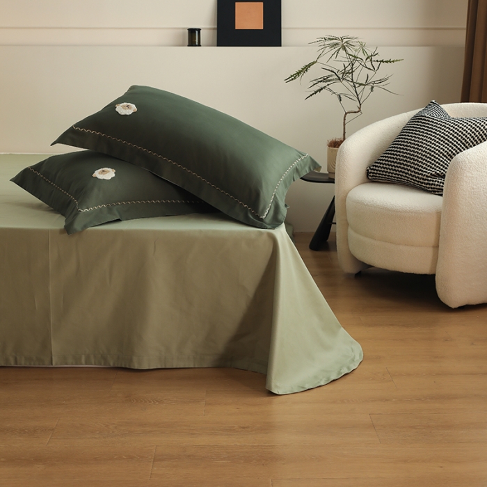 91家纺网 家纺一手货源 找家纺 沐白家纺 2022精梳火山全棉小磨毛纯色系列-单品枕套 森林绿丨丛林绿