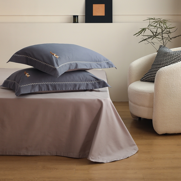 91家纺网 家纺一手货源 找家纺 沐白家纺 2022精梳火山全棉小磨毛纯色系列-单品枕套 钛金灰丨苏木灰