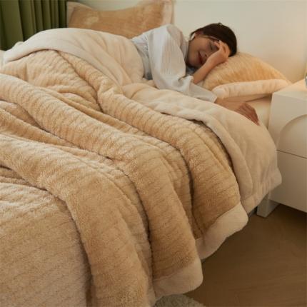 91家纺网 家纺一手货源 找家纺 晨曦家纺 2022新款塔芙绒北极绒双层被套毛毯牛奶绒毯子 条纹元素-奶咖色