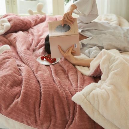 91家纺网 家纺一手货源 找家纺 晨曦家纺 2022新款塔芙绒北极绒双层被套毛毯牛奶绒毯子 条纹元素-新桃红