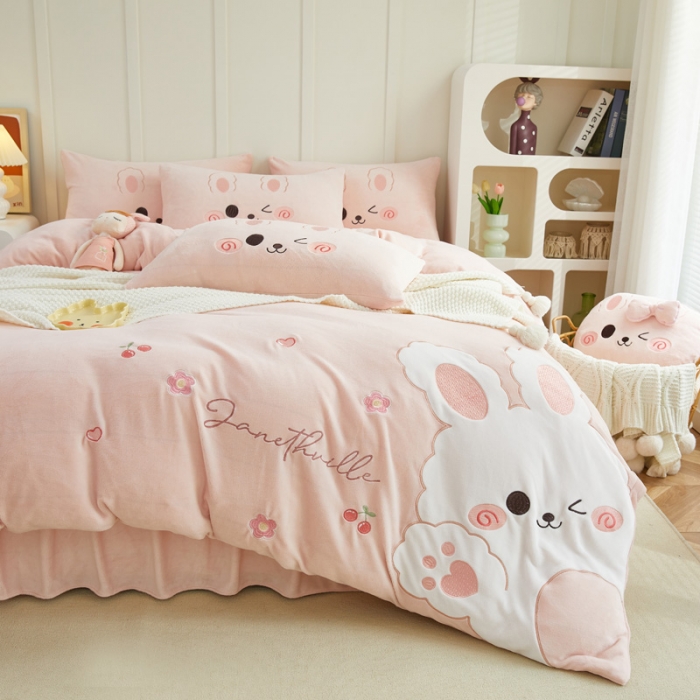 91家纺网 家纺一手货源 找家纺 （总）亲亲公主 2025新款牛奶绒卡通绣花四件套-可爱兔粉色