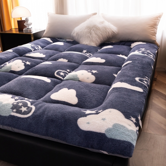 91家纺网 家纺一手货源 找家纺 盈超 2023新款羊羔绒床垫系列 云朵