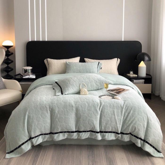 91家纺网 家纺一手货源 找家纺 卡姿 2022新款牛奶绒提花轻奢大牌风四件套 茶花玛丽兰