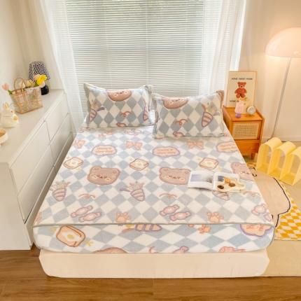 91家纺网 家纺一手货源 找家纺 慕尚 2022新款加厚保暖雪花绒床笠 甜蜜小熊