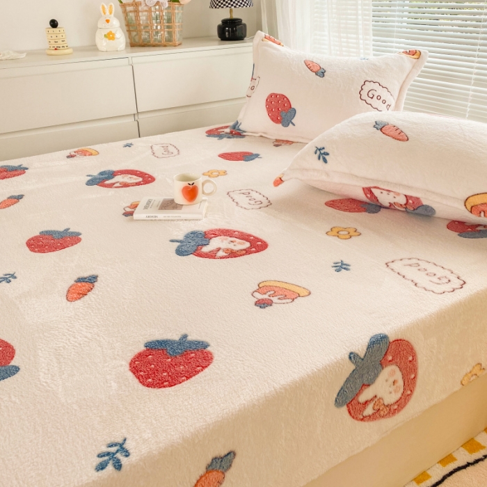 91家纺网 家纺一手货源 找家纺 慕尚 2022新款加厚保暖雪花绒床笠 草莓兔兔