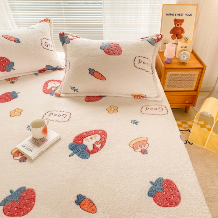 91家纺网 家纺一手货源 找家纺 慕尚 2022新款加厚保暖雪花绒床笠 草莓兔兔