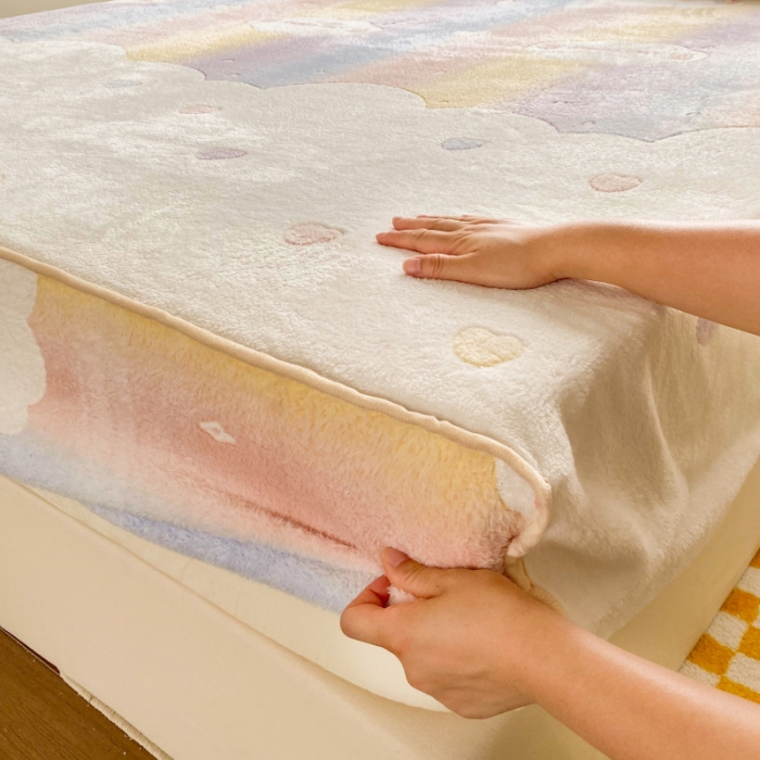 91家纺网 家纺一手货源 找家纺 慕尚 2022新款加厚保暖雪花绒床笠 梦幻彩虹