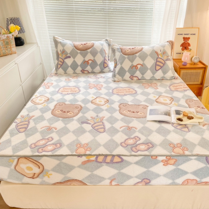 91家纺网 家纺一手货源 找家纺 慕尚 2022新款加厚保暖雪花绒床笠 甜蜜小熊