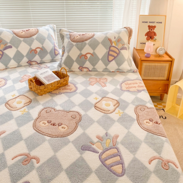 91家纺网 家纺一手货源 找家纺 慕尚 2022新款加厚保暖雪花绒床笠 甜蜜小熊