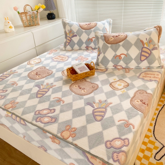 91家纺网 家纺一手货源 找家纺 慕尚 2022新款加厚保暖雪花绒床笠 甜蜜小熊