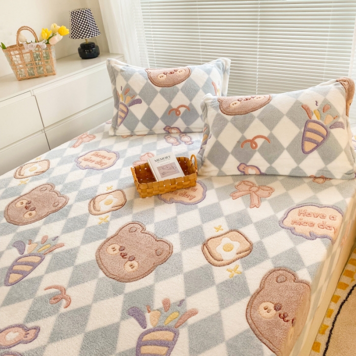 91家纺网 家纺一手货源 找家纺 慕尚 2022新款加厚保暖雪花绒床笠 甜蜜小熊