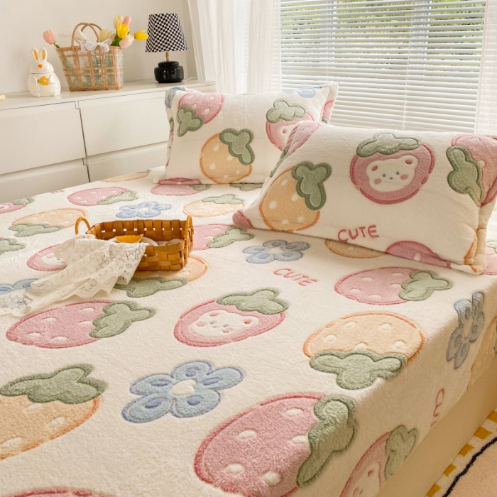 91家纺网 家纺一手货源 找家纺 慕尚 2022新款加厚保暖雪花绒床笠 甜甜草莓