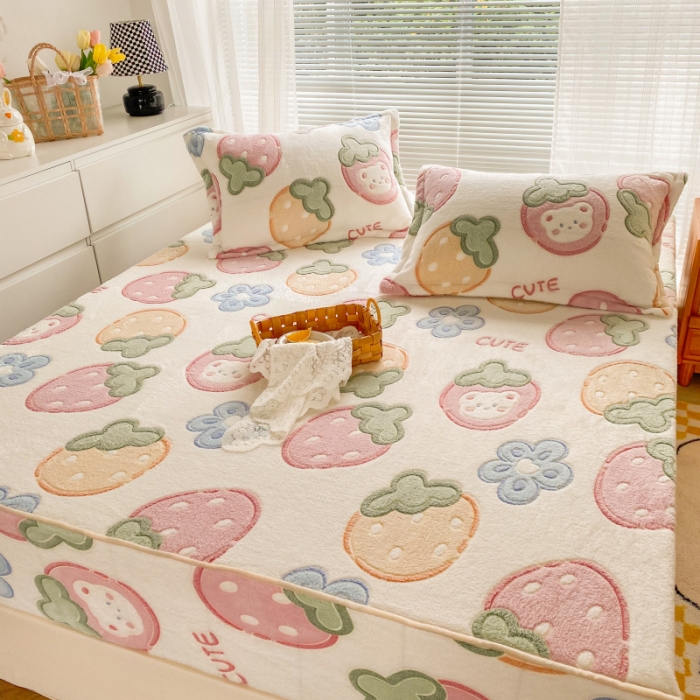 91家纺网 家纺一手货源 找家纺 慕尚 2022新款加厚保暖雪花绒床笠 甜甜草莓