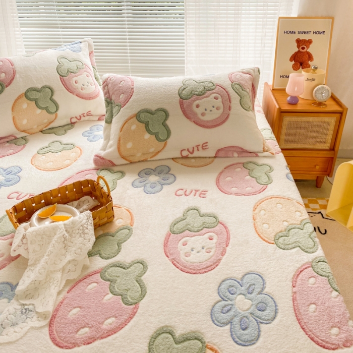 91家纺网 家纺一手货源 找家纺 慕尚 2022新款加厚保暖雪花绒床笠 甜甜草莓