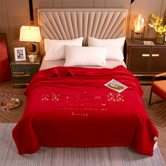 91家纺网 家纺一手货源 找家纺 （总）凯轩 2024新款精品绣花仿兔绒毛毯毯子婚庆毛毯毯子  大红毛毯毯子