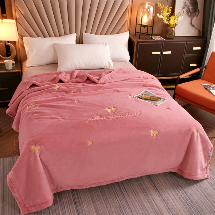 91家纺网 家纺一手货源 找家纺 凯轩 2024新款精品绣花仿兔绒毛毯毯子 蝶恋-粉