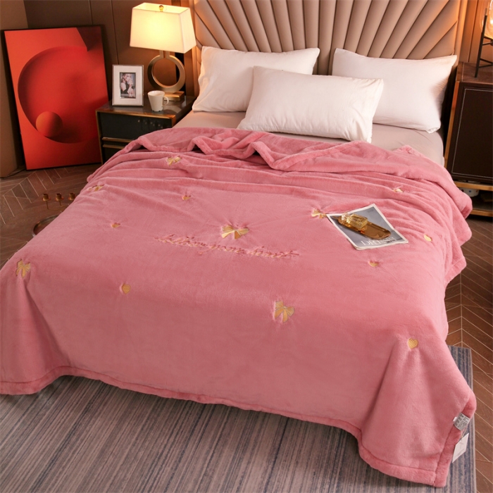 91家纺网 家纺一手货源 找家纺 凯轩 2024新款精品绣花仿兔绒毛毯毯子 蝶恋-粉