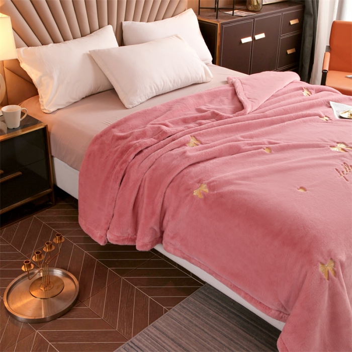 91家纺网 家纺一手货源 找家纺 凯轩 2024新款精品绣花仿兔绒毛毯毯子 蝶恋-粉