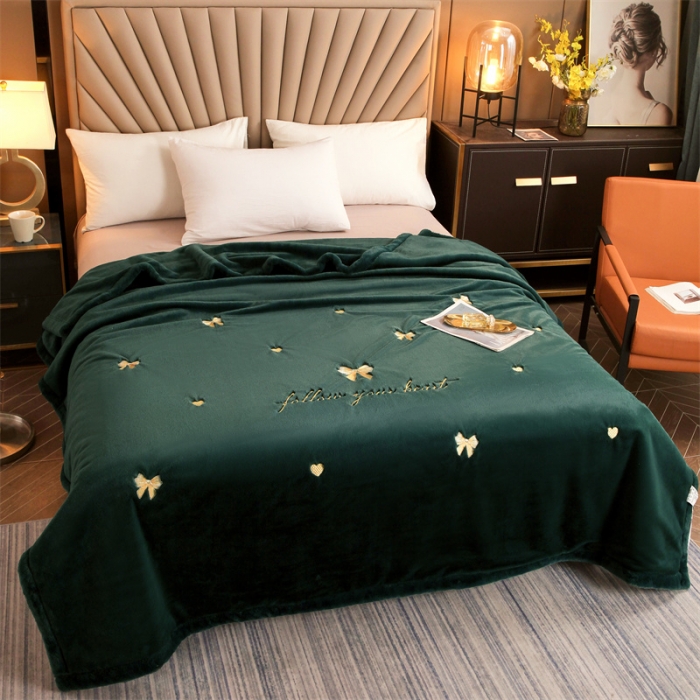 91家纺网 家纺一手货源 找家纺 凯轩 2024新款精品绣花仿兔绒毛毯毯子 蝶恋-绿