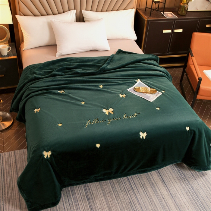 91家纺网 家纺一手货源 找家纺 凯轩 2024新款精品绣花仿兔绒毛毯毯子 蝶恋-绿