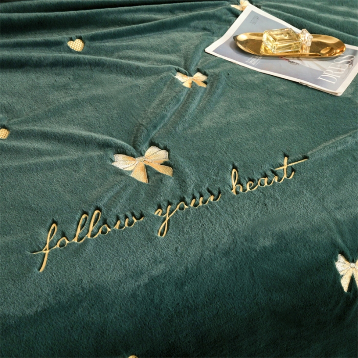 91家纺网 家纺一手货源 找家纺 凯轩 2024新款精品绣花仿兔绒毛毯毯子 蝶恋-绿