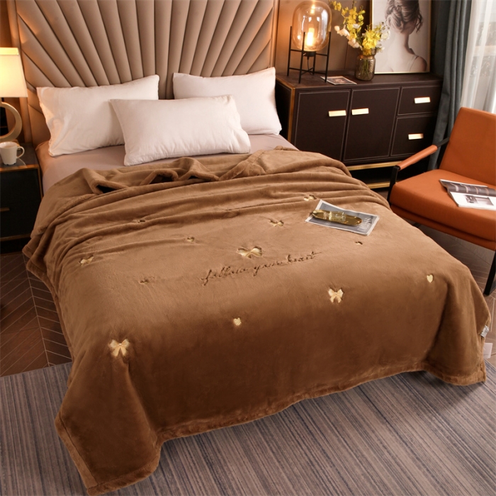91家纺网 家纺一手货源 找家纺 凯轩 2024新款精品绣花仿兔绒毛毯毯子 蝶恋-棕