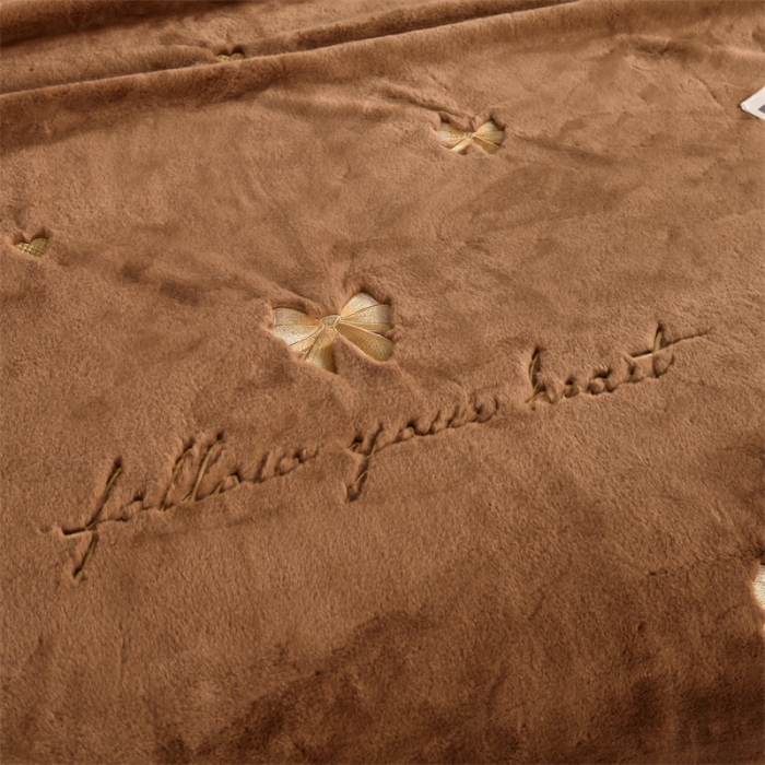 91家纺网 家纺一手货源 找家纺 凯轩 2024新款精品绣花仿兔绒毛毯毯子 蝶恋-棕