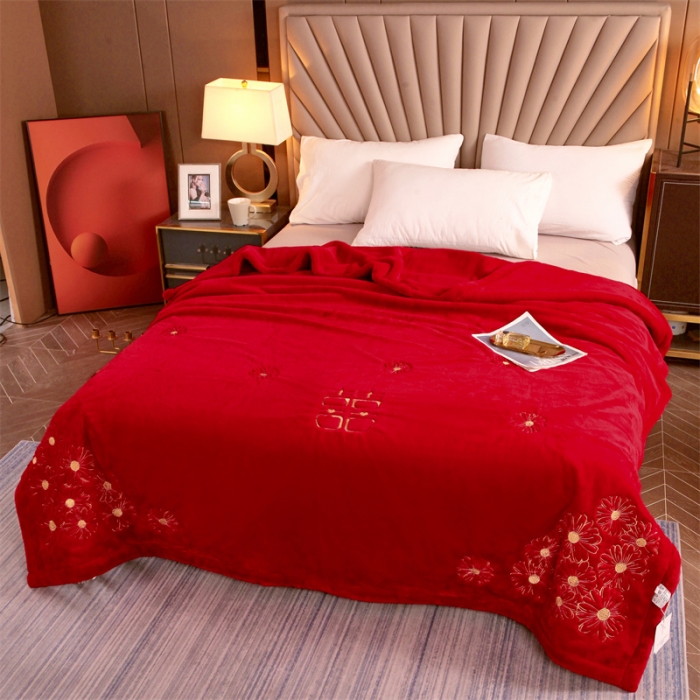 91家纺网 家纺一手货源 找家纺 凯轩 2024新款精品绣花仿兔绒毛毯毯子 柔情密意