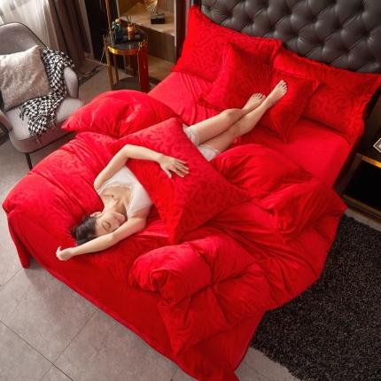 91家纺网 家纺一手货源 找家纺 2025新款婚庆雕花绒四件套 巴黎之恋