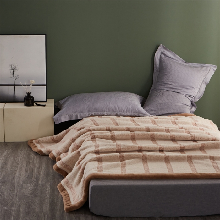 91家纺网 家纺一手货源 找家纺 凯轩 摩登仿羊绒毛毯毯子 驼色