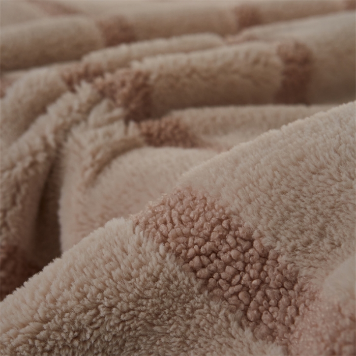 91家纺网 家纺一手货源 找家纺 凯轩 摩登仿羊绒毛毯毯子 驼色