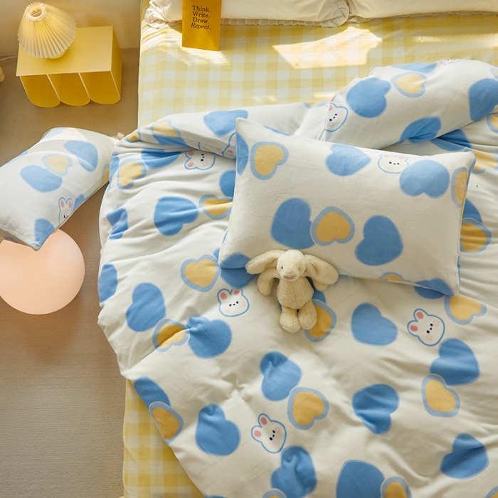 91家纺网 家纺一手货源 找家纺 怡家居 2022秋冬高克重牛奶绒印花四件套 爱心兔