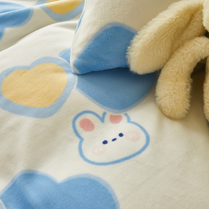 91家纺网 家纺一手货源 找家纺 怡家居 2022秋冬高克重牛奶绒印花四件套 爱心兔