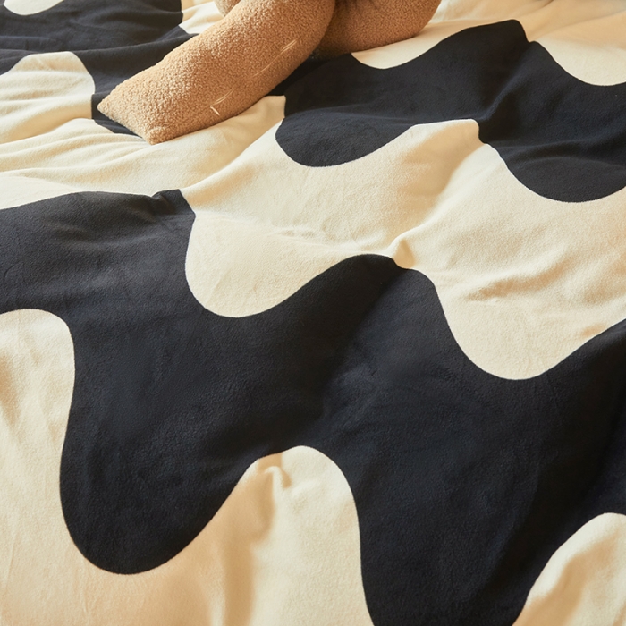 91家纺网 家纺一手货源 找家纺 怡家居 2022秋冬高克重牛奶绒印花四件套 波纹