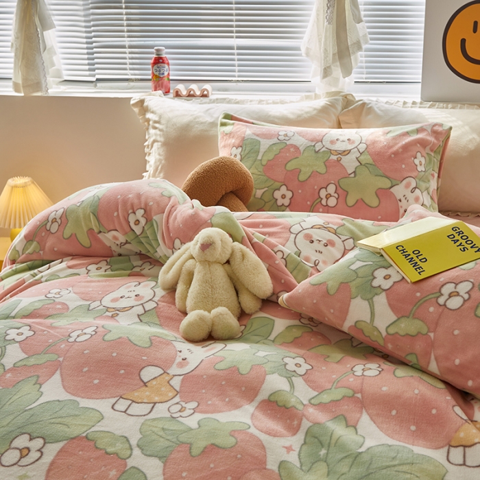 91家纺网 家纺一手货源 找家纺 怡家居 2022秋冬高克重牛奶绒印花四件套 莓园小兔