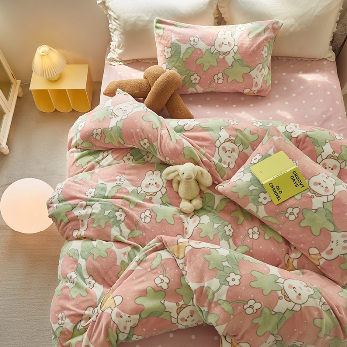 91家纺网 家纺一手货源 找家纺 怡家居 2022秋冬高克重牛奶绒印花四件套 莓园小兔