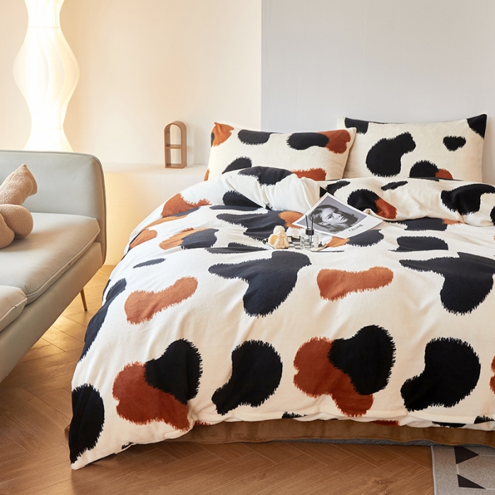 91家纺网 家纺一手货源 找家纺 怡家居 2022秋冬高克重牛奶绒印花四件套 小奶牛